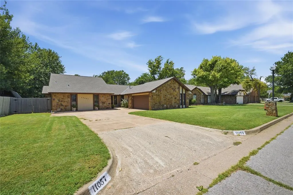 Photo 2 — 11057 W Country Drive, Oklahoma City, OK 73170