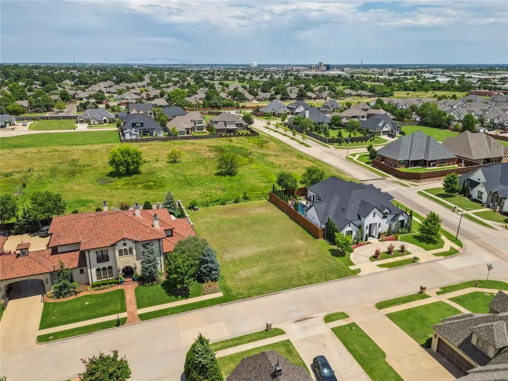 Photo 3 — 3805 Danfield Lane, Norman, OK 73072