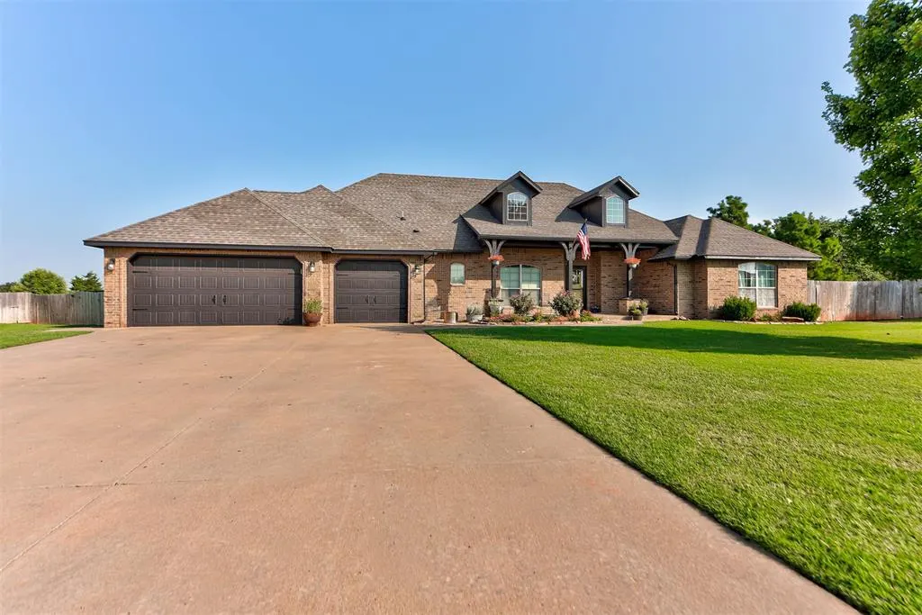 Front exterior — 1479 Sunset Circle, Edmond, OK 73025