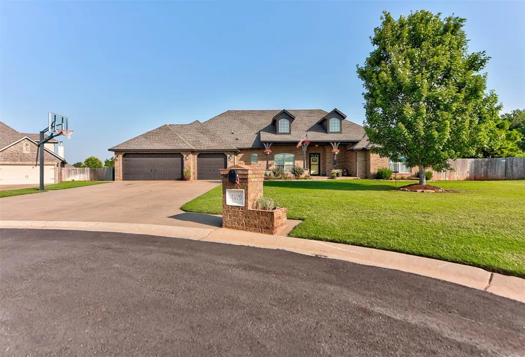 Photo 2 — 1479 Sunset Circle, Edmond, OK 73025