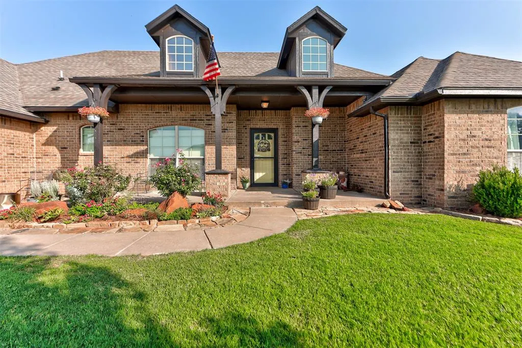 Photo 3 — 1479 Sunset Circle, Edmond, OK 73025