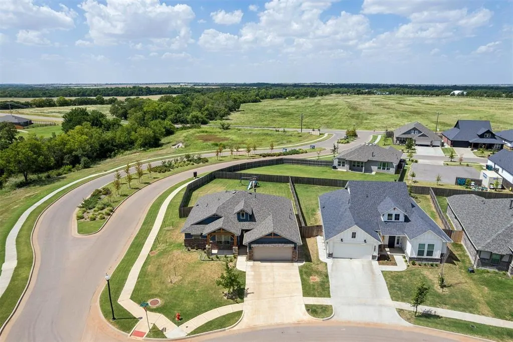 Photo 9 — 11245 NW 135th Street, Yukon, OK 73099