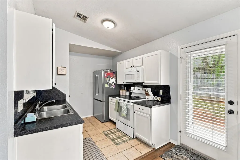 Photo 9 — 2417 Desert Willow Terrace, Norman, OK 73071