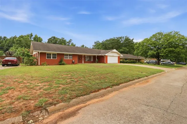 Photo 2 — 2311 W 10th Avenue, Stillwater, OK 74074