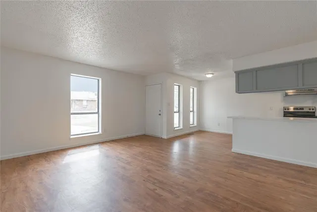 Photo 6 — 1004 Acacia Circle, Noble, OK 73068
