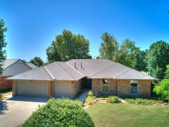 Photo 2 — 11616 Hackney Lane, Yukon, OK 73099
