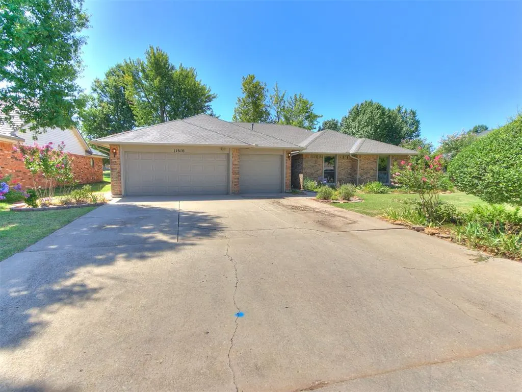 Photo 4 — 11616 Hackney Lane, Yukon, OK 73099