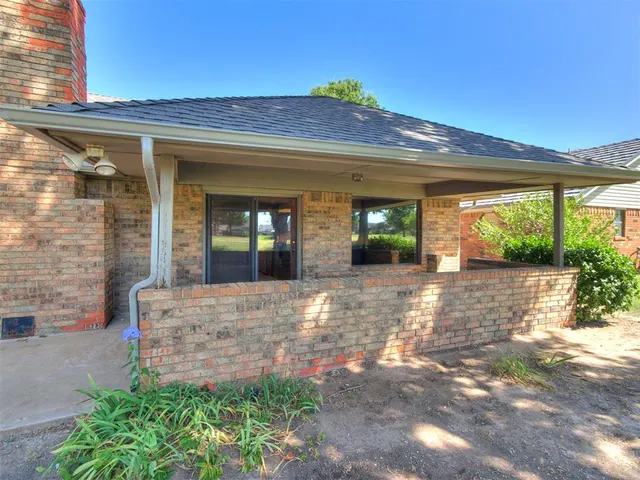 Photo 8 — 11616 Hackney Lane, Yukon, OK 73099