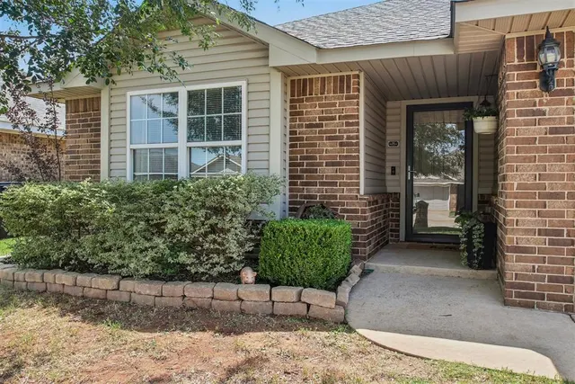 Photo 3 — 9613 Lauren Drive, Oklahoma City, OK 73160