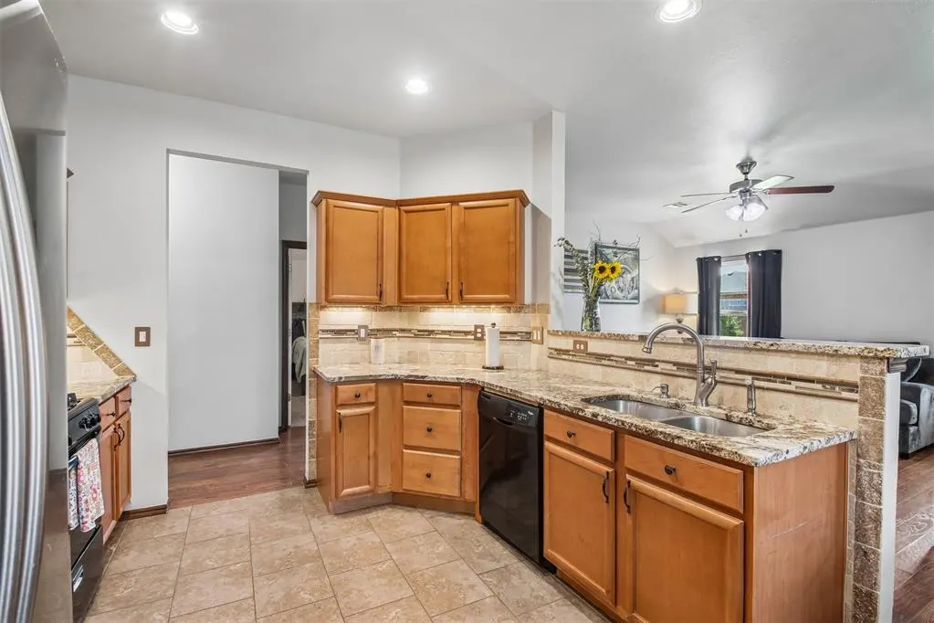 Photo 11 — 9613 Lauren Drive, Oklahoma City, OK 73160