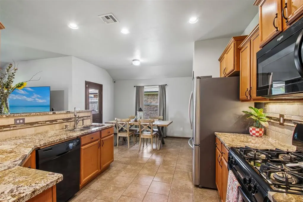Photo 13 — 9613 Lauren Drive, Oklahoma City, OK 73160