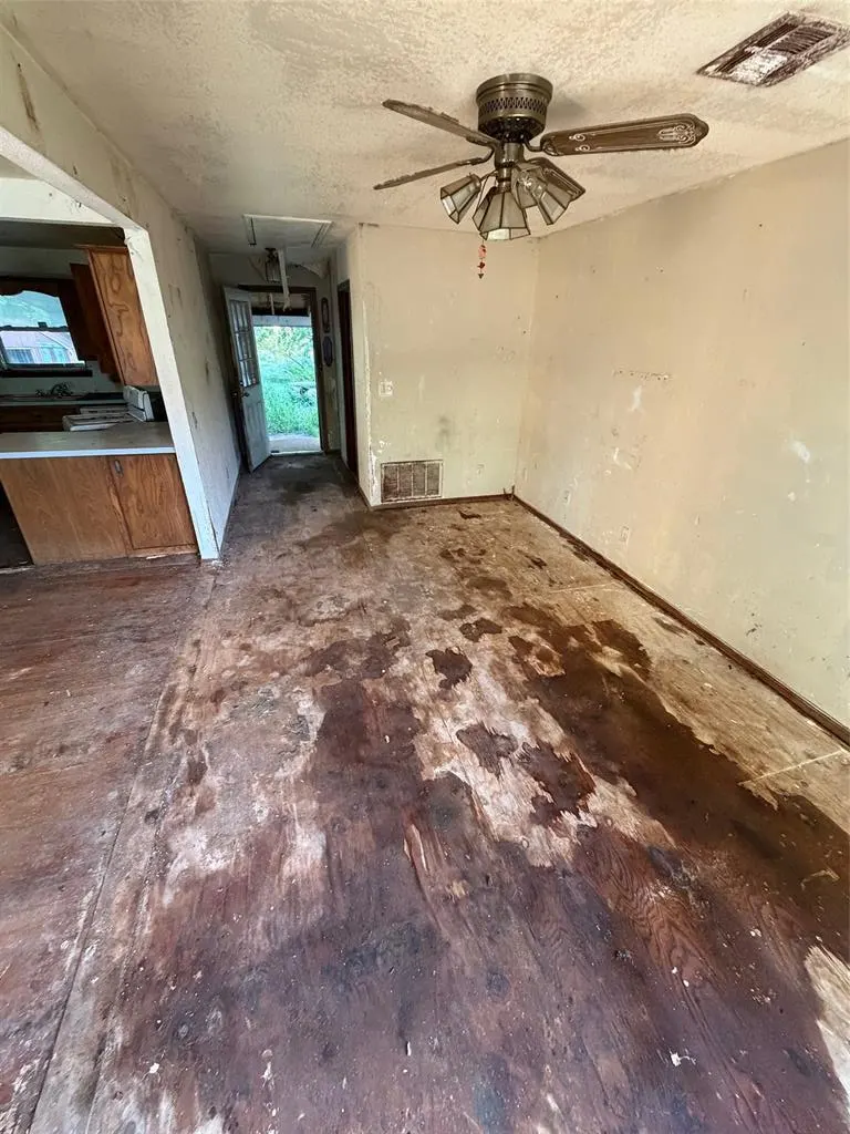Photo 4 — 2404 SW 51st Street, Oklahoma City, OK 73119