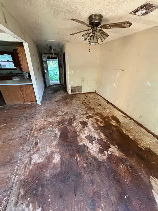 Photo 4 — 2404 SW 51st Street, Oklahoma City, OK 73119