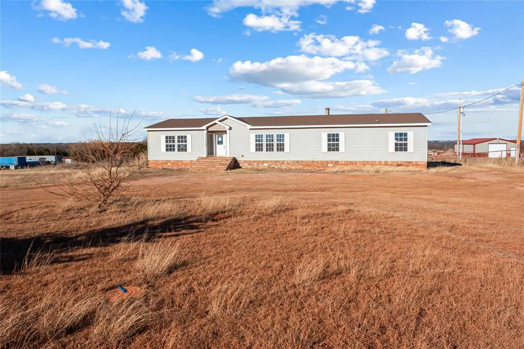 Photo 3 — 18186 W Charter Oak Road, Cashion, OK 73016