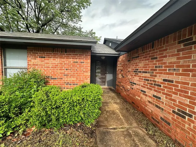 Photo 2 — 3628 Peregrine Drive, Norman, OK 73072