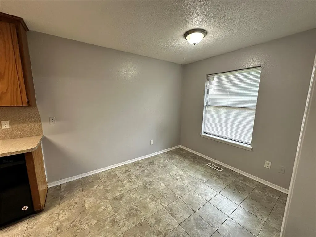 Photo 8 — 3628 Peregrine Drive, Norman, OK 73072