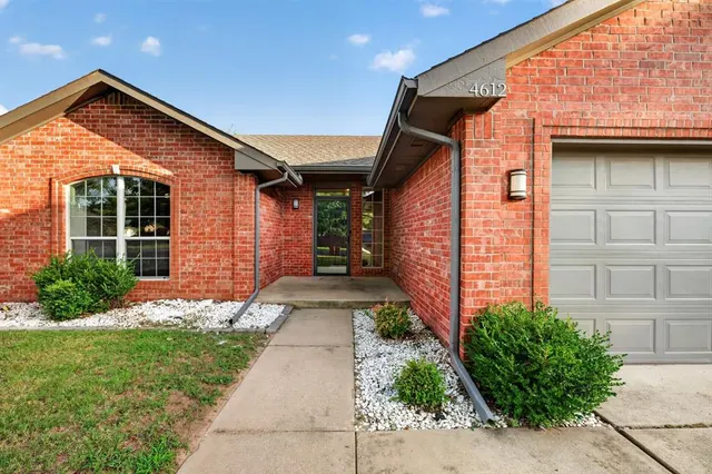 Photo 2 — 4612 Midway Drive, Norman, OK 73072