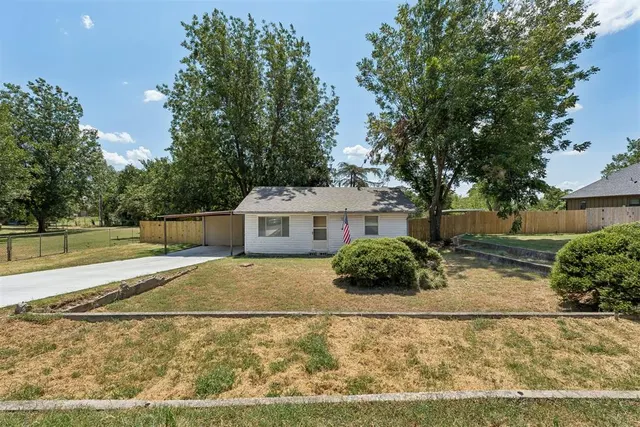 Photo 2 — 10220 Bellview Drive, Midwest City, OK 73130