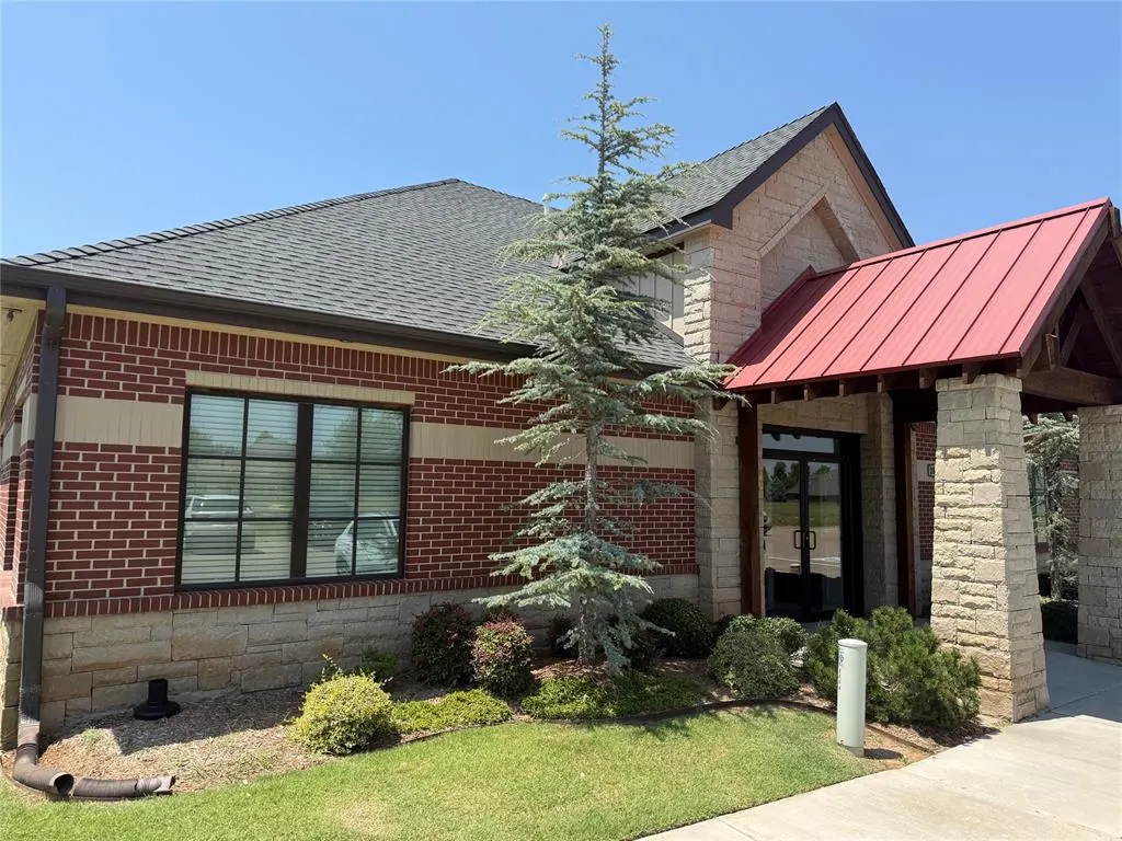 Photo 2 — 2844 N Kelly Avenue 105, Edmond, OK 73003