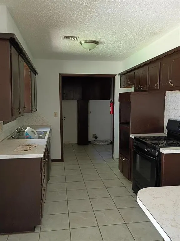 Photo 2 — 8713 Hillcrest Drive, Oklahoma City, OK 73159