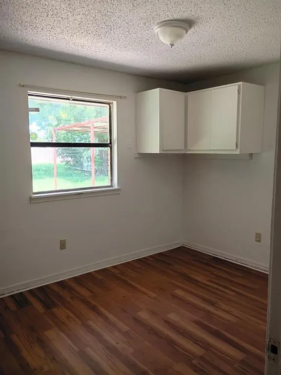 Photo 8 — 8713 Hillcrest Drive, Oklahoma City, OK 73159