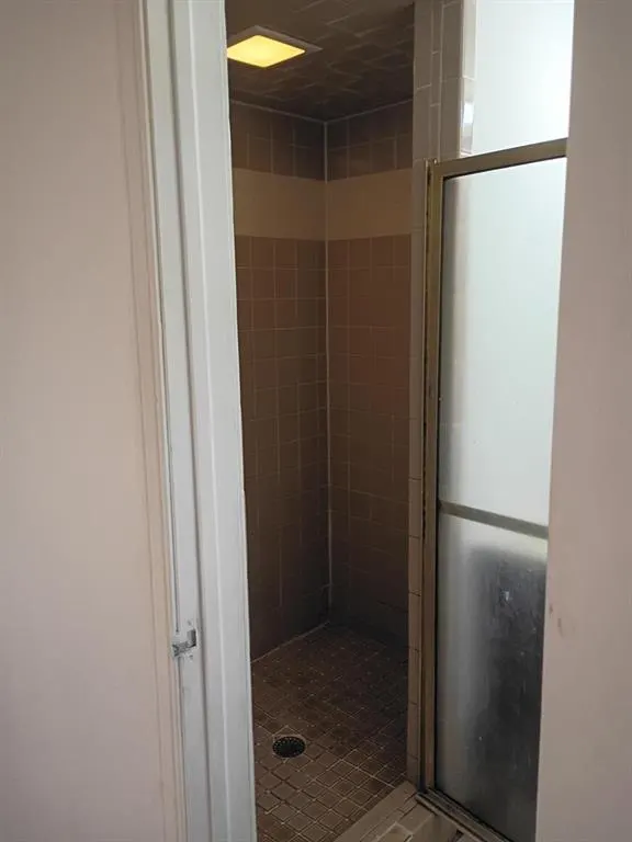 Photo 18 — 8713 Hillcrest Drive, Oklahoma City, OK 73159
