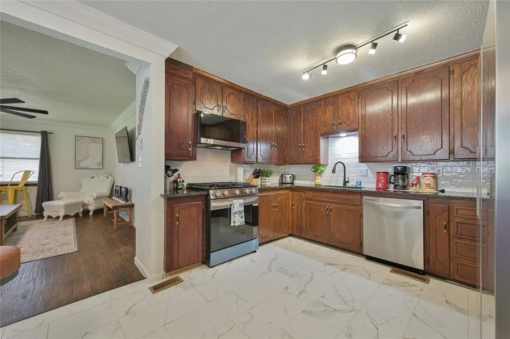 Photo 14 — 2616 NW 38th Street, Oklahoma City, OK 73112