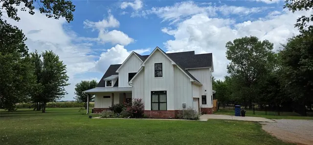 Photo 2 — 124 Kevin Lane, Tuttle, OK 73089