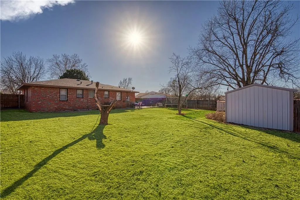 Photo 4 — 105 N Ramsey Place, Elk City, OK 73644