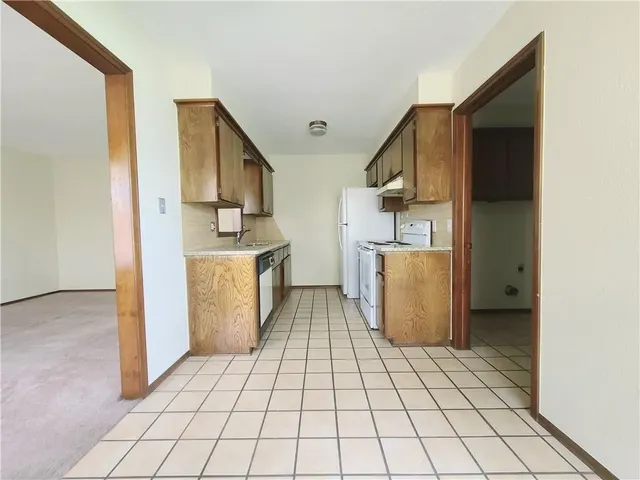 Photo 3 — 163 Barrett Place, Edmond, OK 73003
