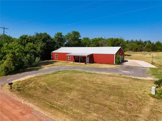 Sold home at 915 N Douglas Boulevard