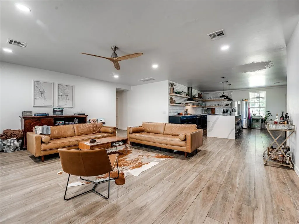 Photo 3 — 915 N Douglas Boulevard, Guthrie, OK 73044