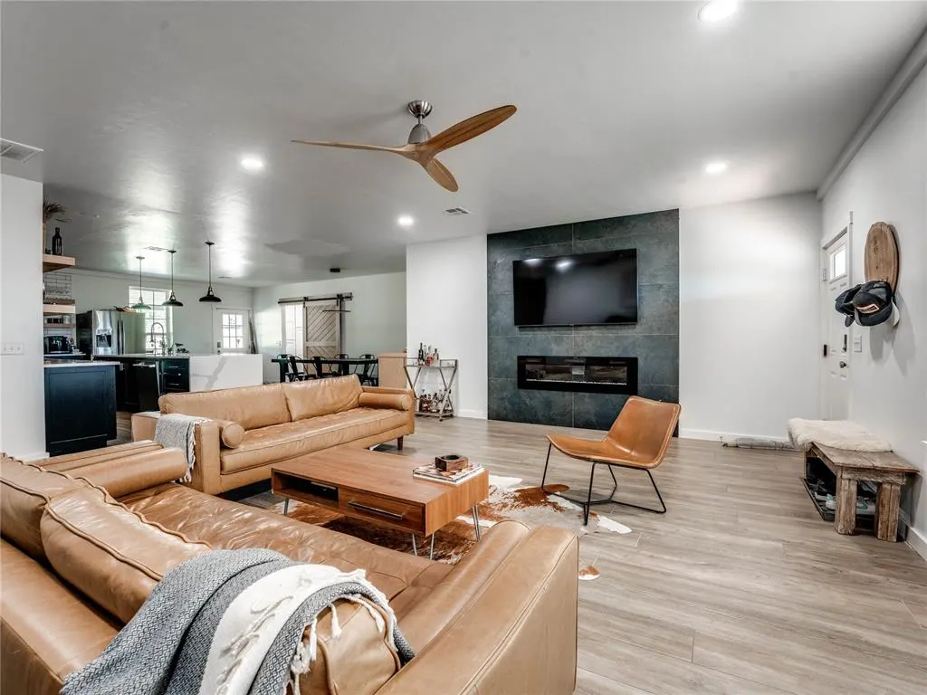 Photo 2 — 915 N Douglas Boulevard, Guthrie, OK 73044