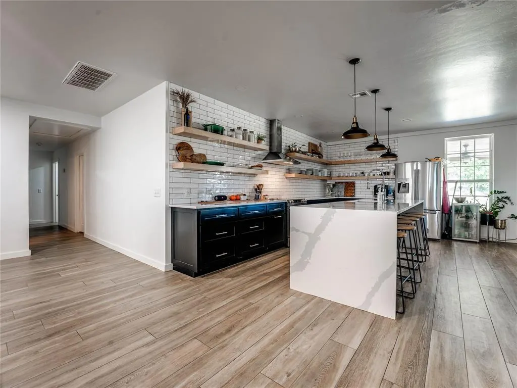 Photo 4 — 915 N Douglas Boulevard, Guthrie, OK 73044