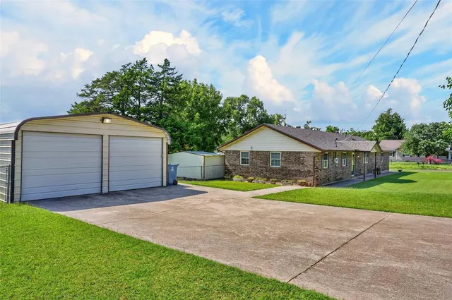 Photo 2 — 1901 Ives Way, Choctaw, OK 73020