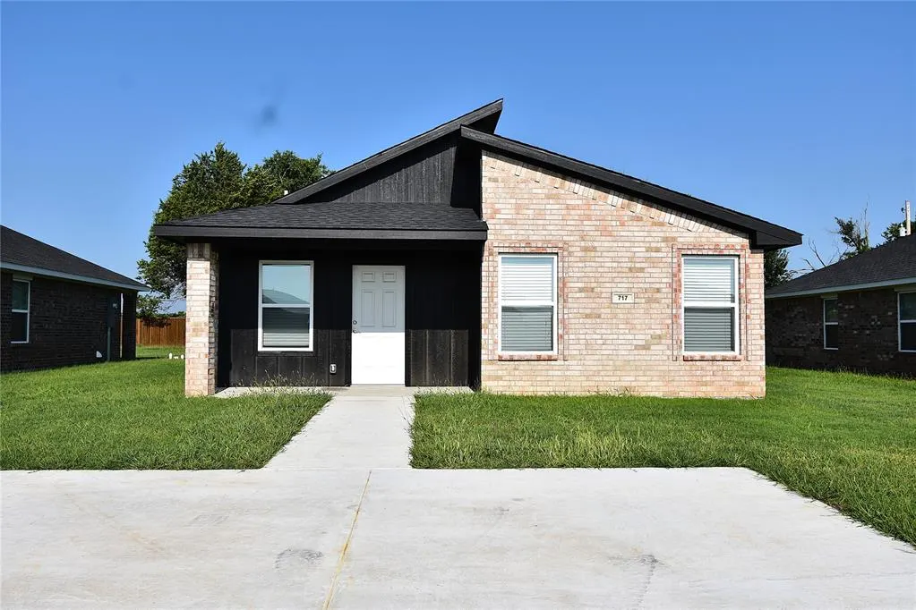 Front exterior — 717 Elm Street, Seminole, OK 74868