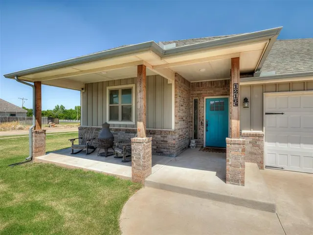 Photo 2 — 1216 N Taylor Way, Mustang, OK 73064