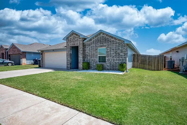 Photo 3 — 3512 Moraine Drive, Yukon, OK 73099