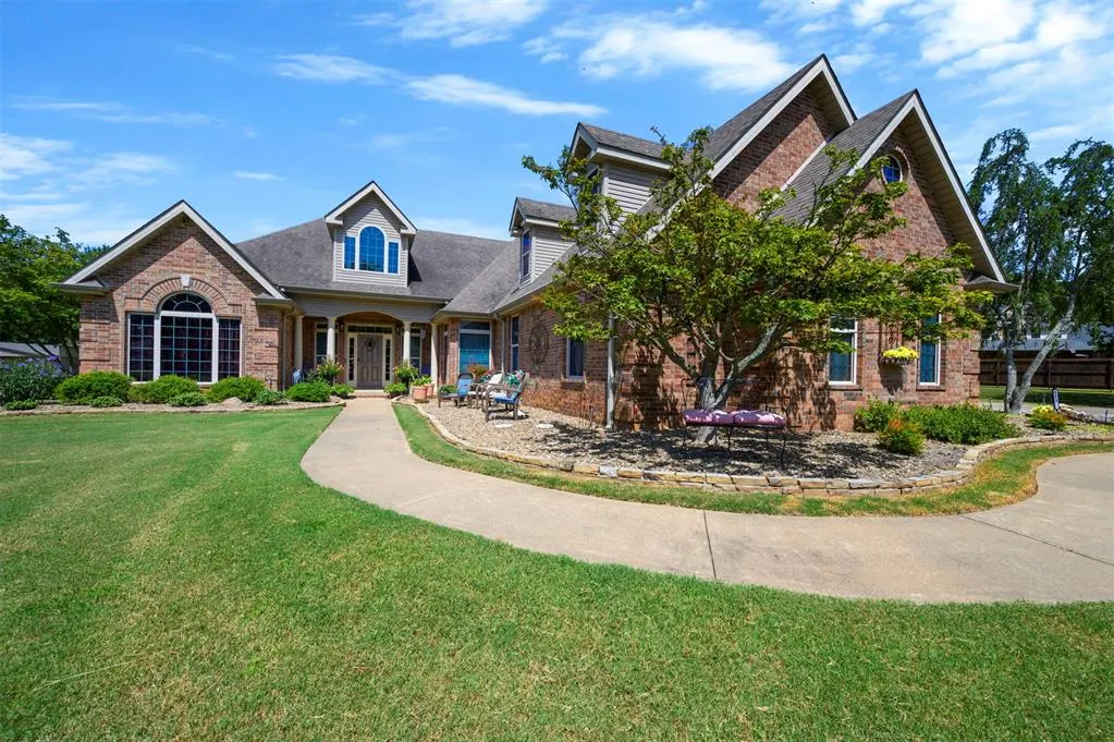 Front exterior — 803 Oak Brook Drive, Idabel, OK 74745