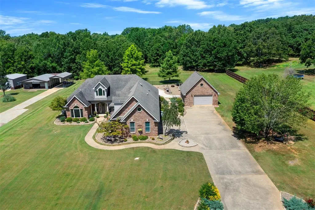 Photo 2 — 803 Oak Brook Drive, Idabel, OK 74745