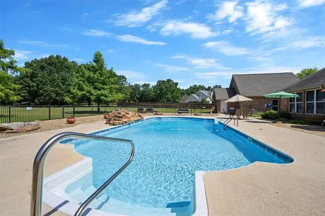 Photo 3 — 803 Oak Brook Drive, Idabel, OK 74745
