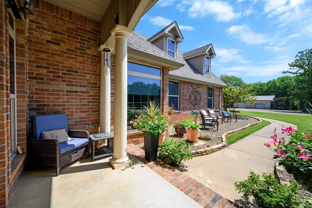 Photo 4 — 803 Oak Brook Drive, Idabel, OK 74745