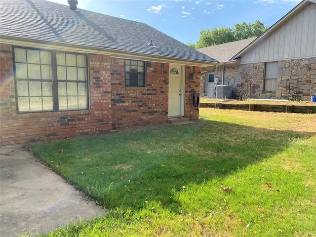 Photo 2 — 42 Northridge Road, Shawnee, OK 74804