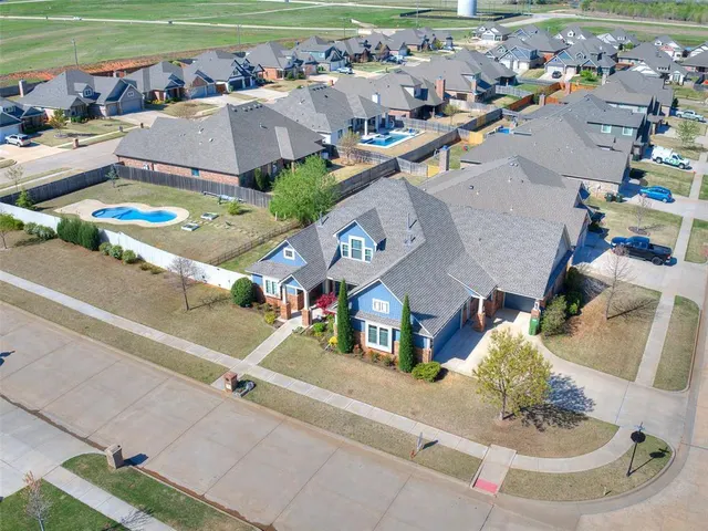 Photo 2 — 624 Frisco Ridge Road, Yukon, OK 73099