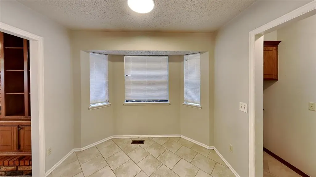 Photo 10 — 13233 Eastridge Drive, Oklahoma City, OK 73170