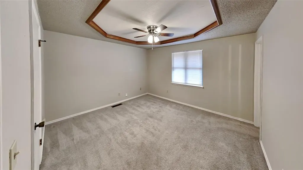 Photo 11 — 13233 Eastridge Drive, Oklahoma City, OK 73170