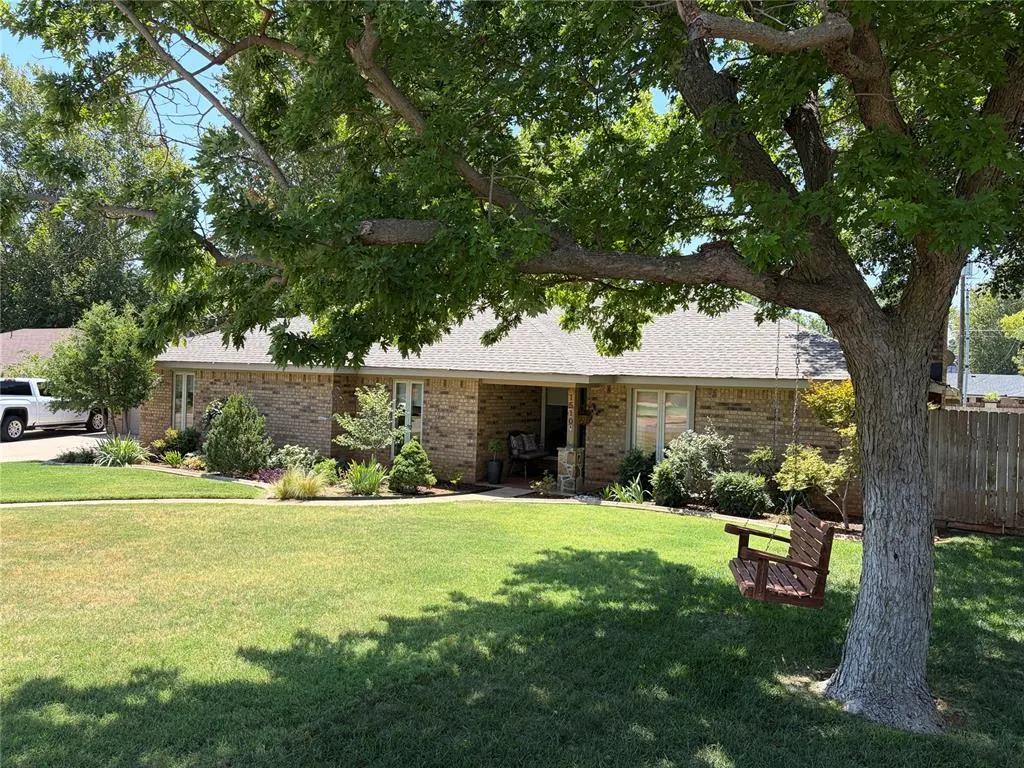 Front exterior — 1510 W E Avenue, Elk City, OK 73644