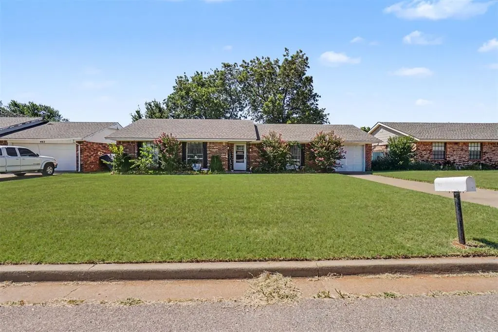 Front exterior — 404 Kimberly Drive, Elk City, OK 73644