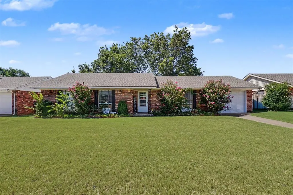 Photo 2 — 404 Kimberly Drive, Elk City, OK 73644