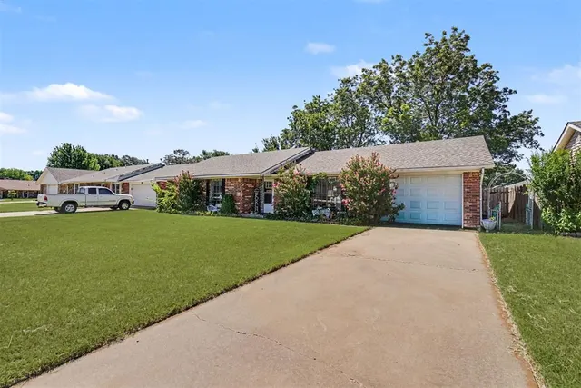Photo 3 — 404 Kimberly Drive, Elk City, OK 73644